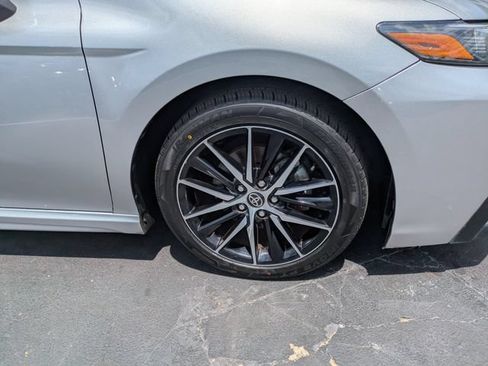 Used 2021 Toyota Camry SE FWD image 12