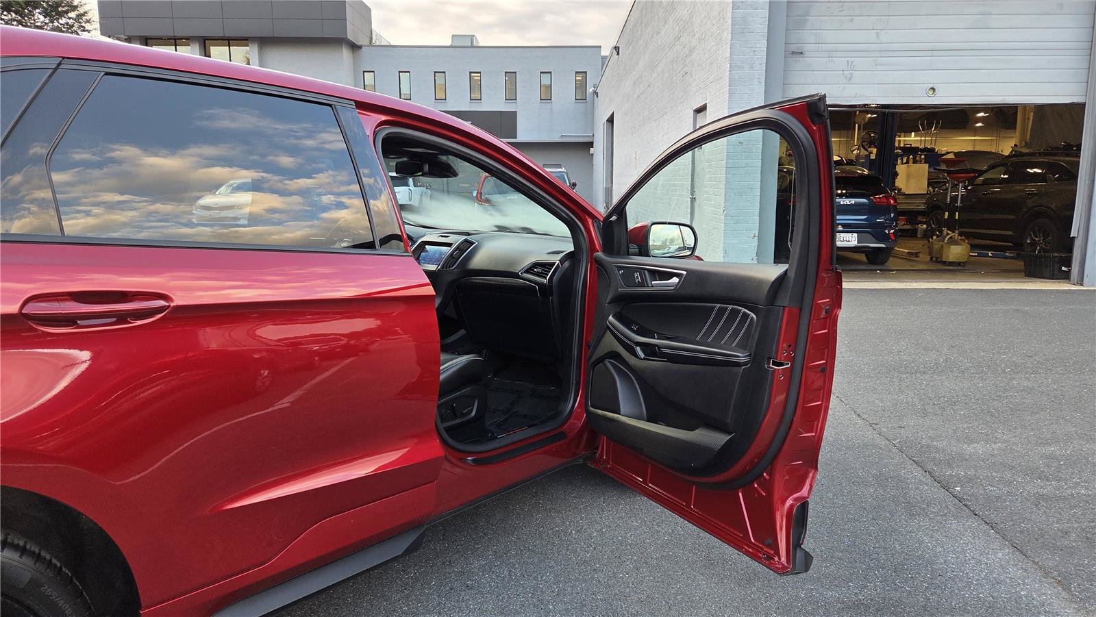 Used 2020 Ford Edge ST w/ Equipment Group 401A AWD/4WD image 30