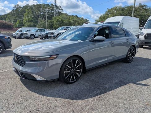 Used 2024 Honda Accord Touring image 8