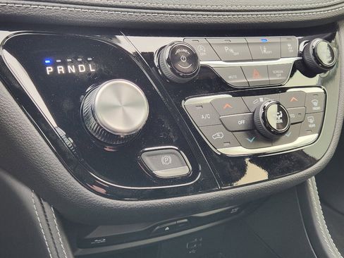 New 2026 Chrysler Pacifica Limited w/ Uconnect Theater Family Group image 14