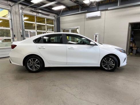 Used 2024 Kia Forte LXS image 6