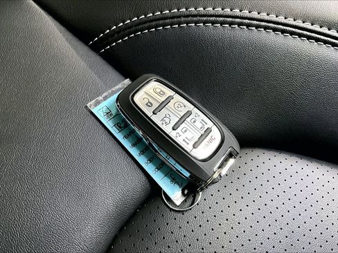 New 2026 Chrysler Pacifica Select image 20