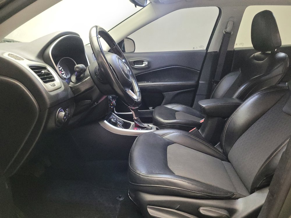 Used 2020 Jeep Compass Latitude w/ Cold Weather Group AWD/4WD image 17