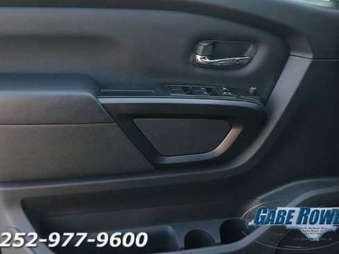 Used 2024 Nissan Titan SV w/ SV Convenience Package image 7