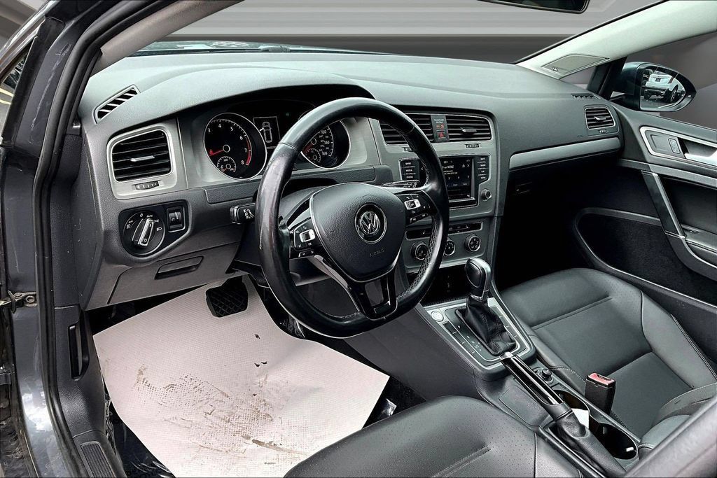 Used 2016 Volkswagen Golf SE FWD image 17