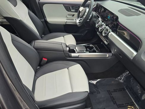 Certified 2023 Mercedes-Benz GLB 250 image 21