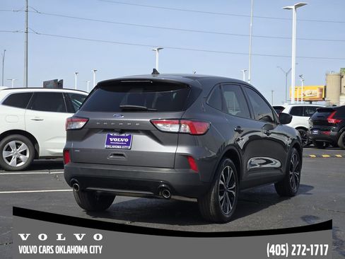Used 2022 Ford Escape SE w/ SE Sport Appearance Package image 5