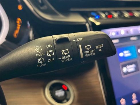 Used 2022 Jeep Grand Cherokee Summit w/ Luxury Tech Group V image 35