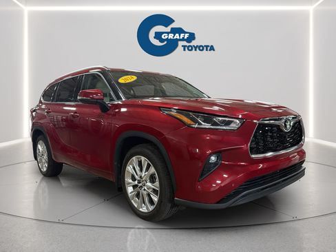 Used 2024 Toyota Highlander Limited AWD/4WD image 11