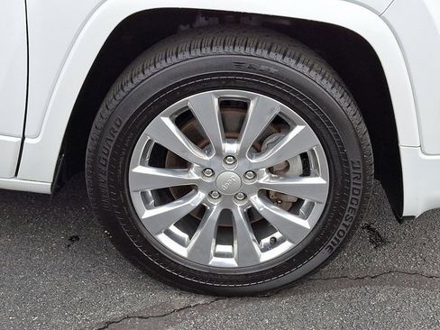 Certified 2018 Jeep Cherokee Overland image 9