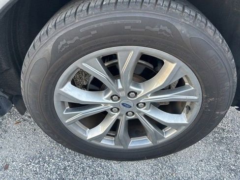 Used 2021 Ford Explorer XLT w/ Equipment Group 202A image 24