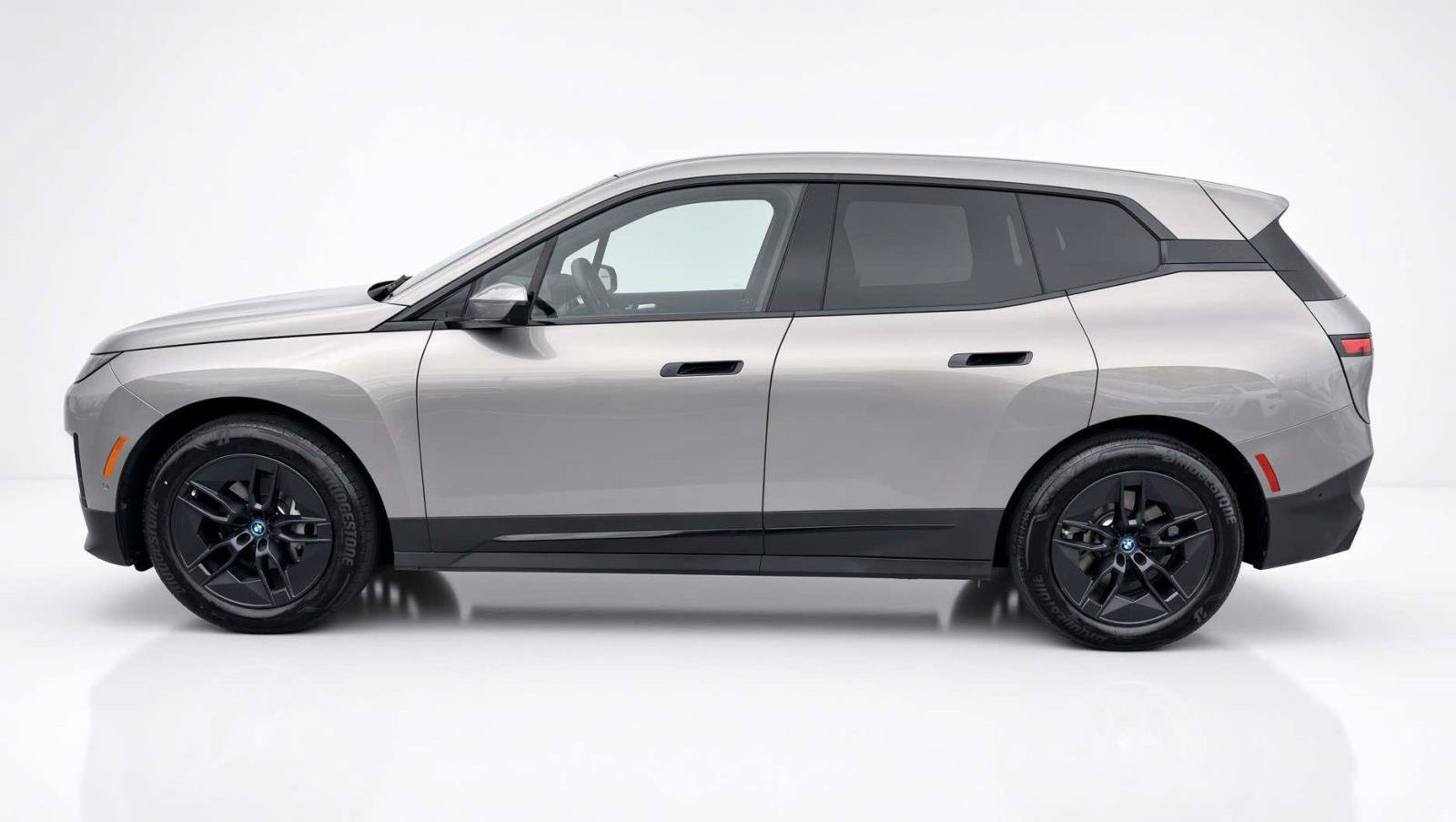 Used 2024 BMW iX xDrive50 w/ Premium Package AWD/4WD image 7