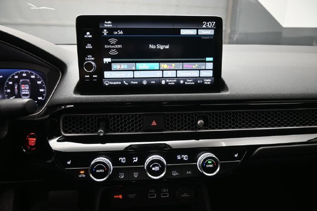 Used 2022 Honda Civic Touring image 3