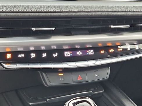 Certified 2025 Cadillac XT4 Premium Luxury image 18