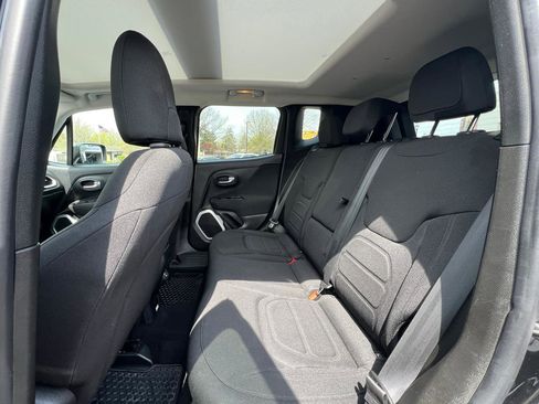 Used 2018 Jeep Renegade Latitude w/ Cold Weather Group AWD/4WD image 32