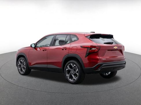 Used 2025 Chevrolet Trax LT FWD image 7