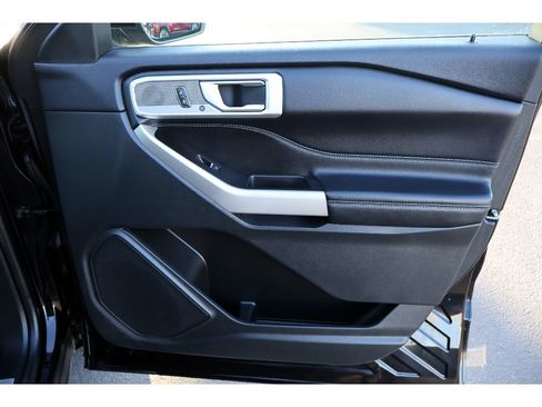 Used 2022 Ford Explorer Limited w/ Equipment Group 301A RWD image 19
