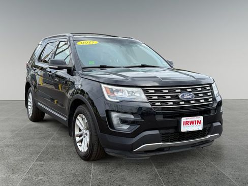 Used 2017 Ford Explorer XLT FWD image 8