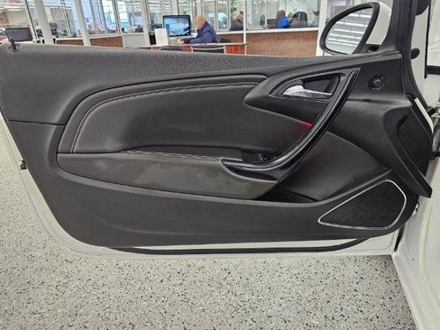 Used 2019 Buick Cascada Premium image 31