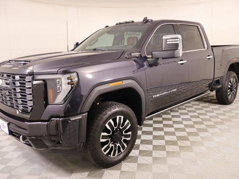 Used 2025 GMC Sierra 2500 Denali Ultimate AWD/4WD image 11