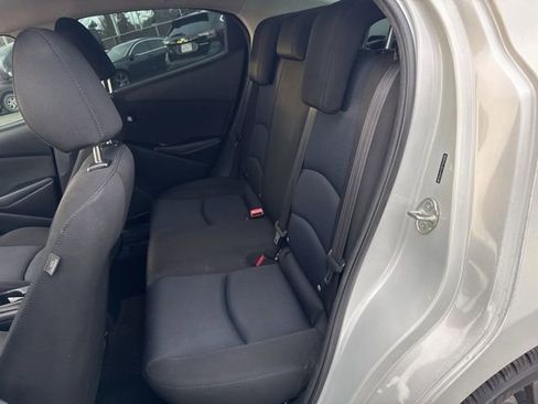 Used 2019 Toyota Yaris L image 14