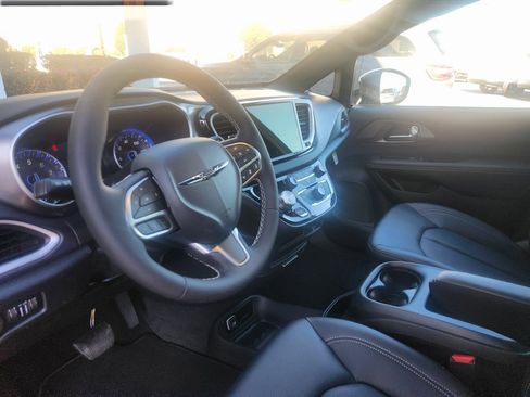 New 2026 Chrysler Voyager LX image 19