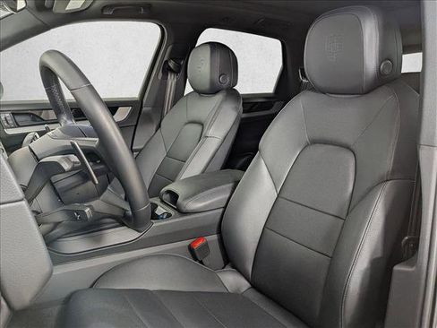 Used 2025 Porsche Cayenne image 5
