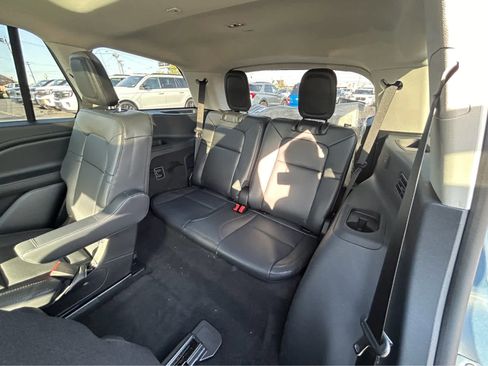 New 2025 Lincoln Aviator AWD w/ Equipment Group 101A image 11