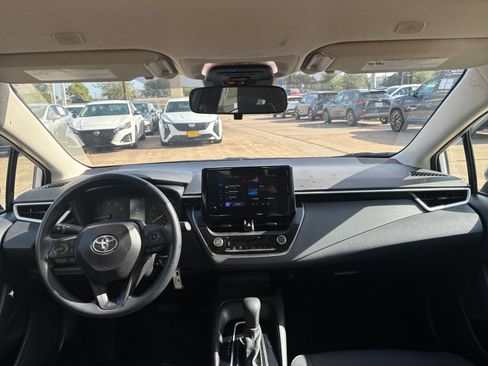 Used 2025 Toyota Corolla LE FWD image 30