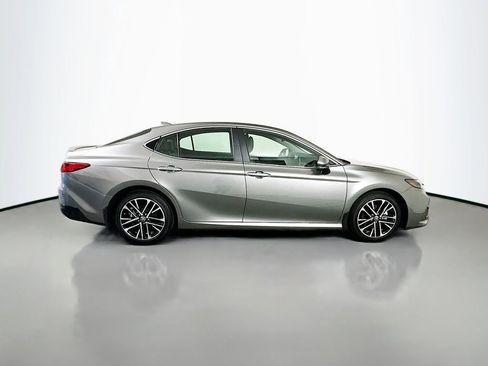 Used 2025 Toyota Camry XLE image 4