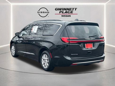 Used 2022 Chrysler Pacifica Touring-L image 7