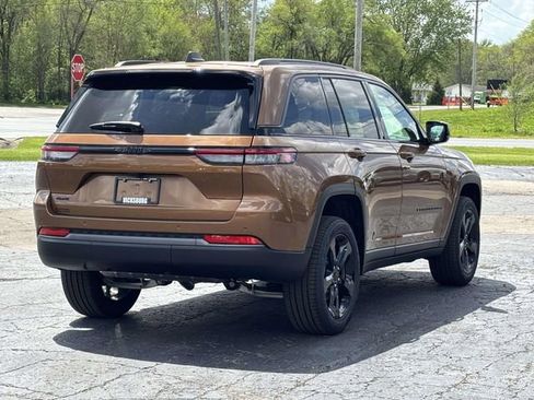 New 2026 Jeep Grand Cherokee Limited w/ Limited Altitude Package AWD/4WD image 32