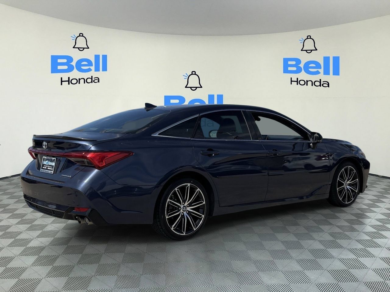 Used 2019 Toyota Avalon Touring w/ Advanced Safety Package FWD image 4