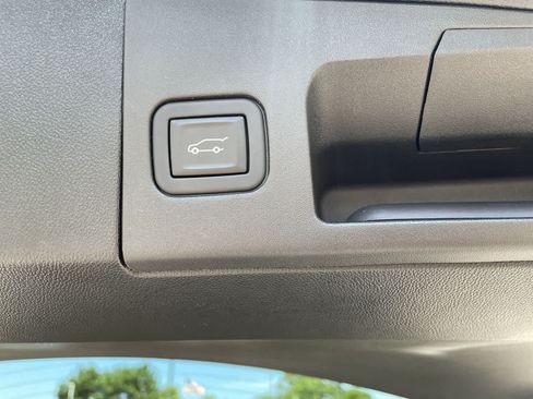 Used 2023 Cadillac XT5 Sportv w/ LPO, Floor Liner Package AWD/4WD image 18