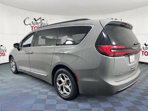 Used 2023 Chrysler Pacifica Limited image 5