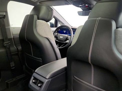 Used 2025 Cadillac Optiq Sport 1 AWD/4WD image 40