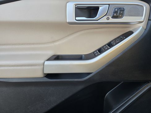 Certified 2022 Ford Explorer Limited w/ Equipment Group 301A image 16