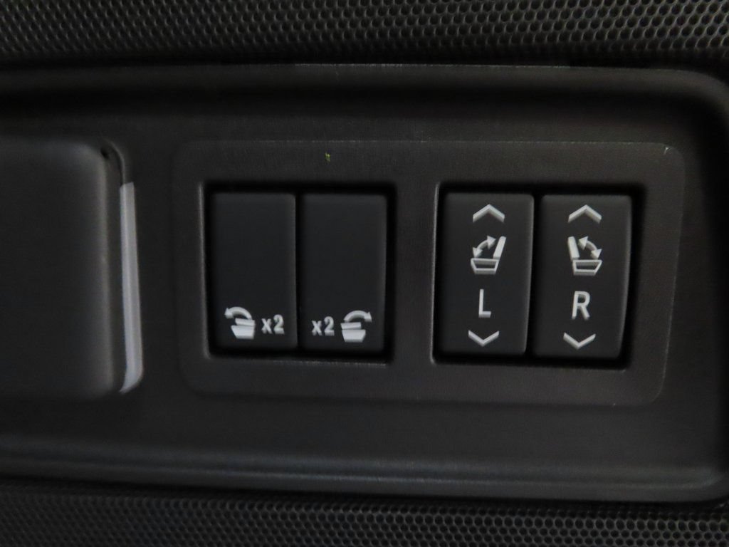 Used 2026 Cadillac Escalade Platinum Sport w/ LPO, Floor Liner Package AWD/4WD image 39