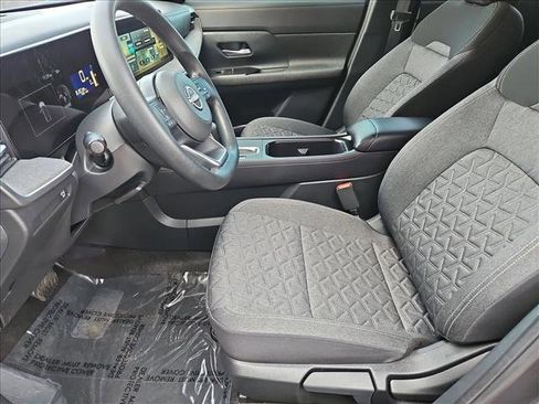 Used 2025 Nissan Kicks SV image 16