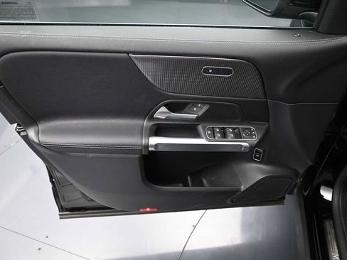 Used 2022 Mercedes-Benz GLB 250 image 7