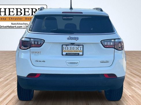 Used 2018 Jeep Compass Latitude w/ Popular Equipment Group AWD/4WD image 4