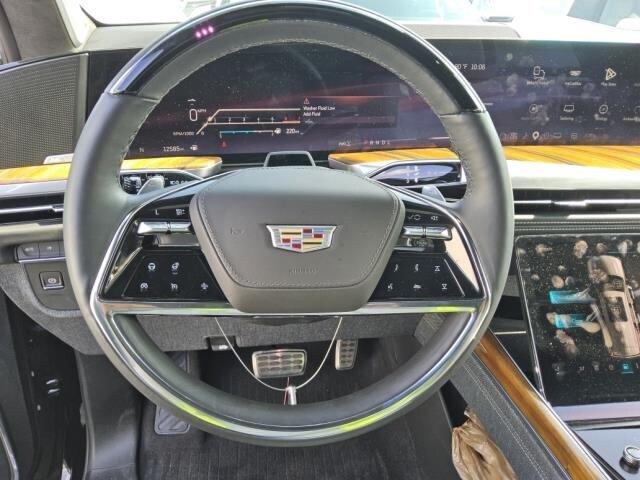 Used 2025 Cadillac Escalade Sport Platinum w/ LPO, ONYX Package AWD/4WD image 8