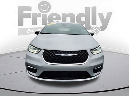 New 2026 Chrysler Pacifica Select image 8