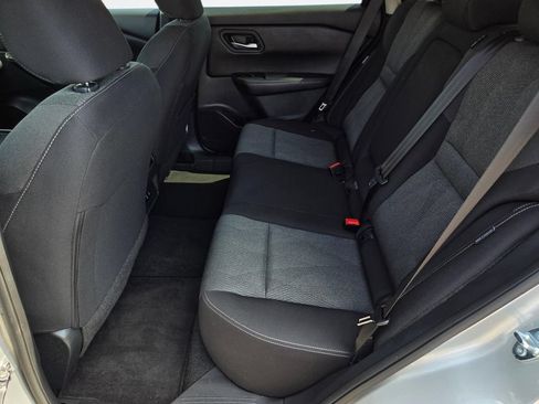 Used 2025 Nissan Rogue SV FWD image 35