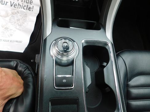 Used 2019 Ford Fusion SEL image 16