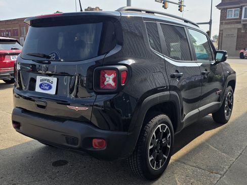 Used 2023 Jeep Renegade Trailhawk w/ Trailhawk Elite Group AWD/4WD image 4