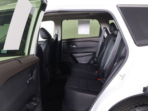 Used 2023 Nissan Rogue SV w/ SV Premium B Package image 30