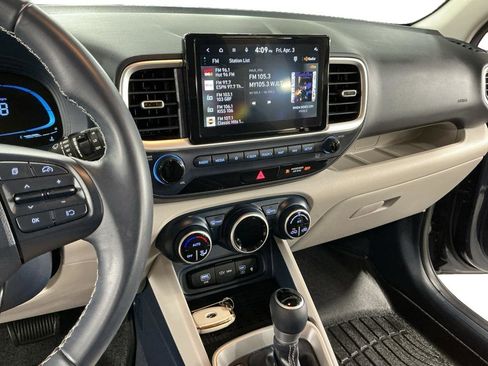 Certified 2024 Hyundai Venue Limited FWD image 7