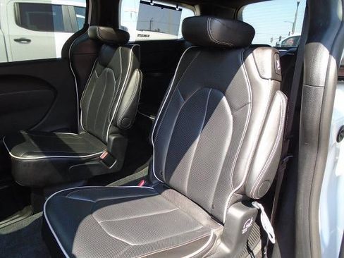 Used 2025 Chrysler Pacifica Limited FWD image 22