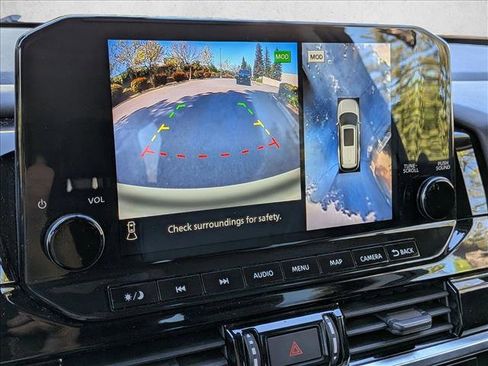 Used 2022 Nissan Pathfinder Platinum w/ Cargo Package image 15